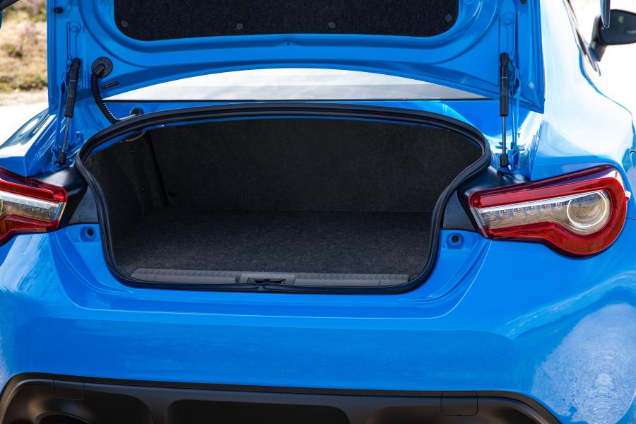 Багажник Toyota GT 86 Blue Edition 2018 года  (UK) (фото 26 из 40)